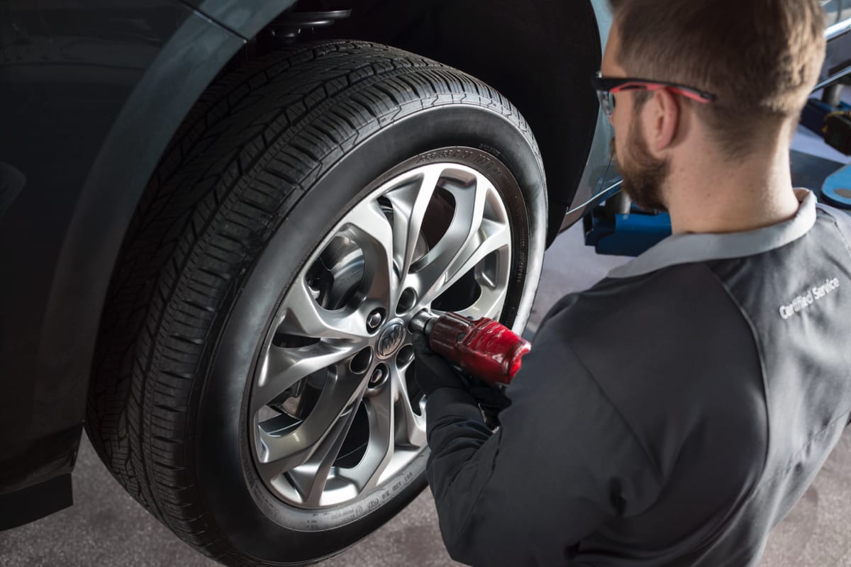 A service guy repairing and balancing a tire