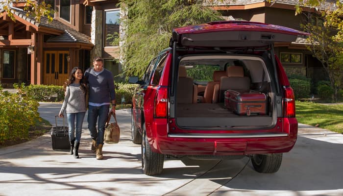 Couple loading their SUV for a trip